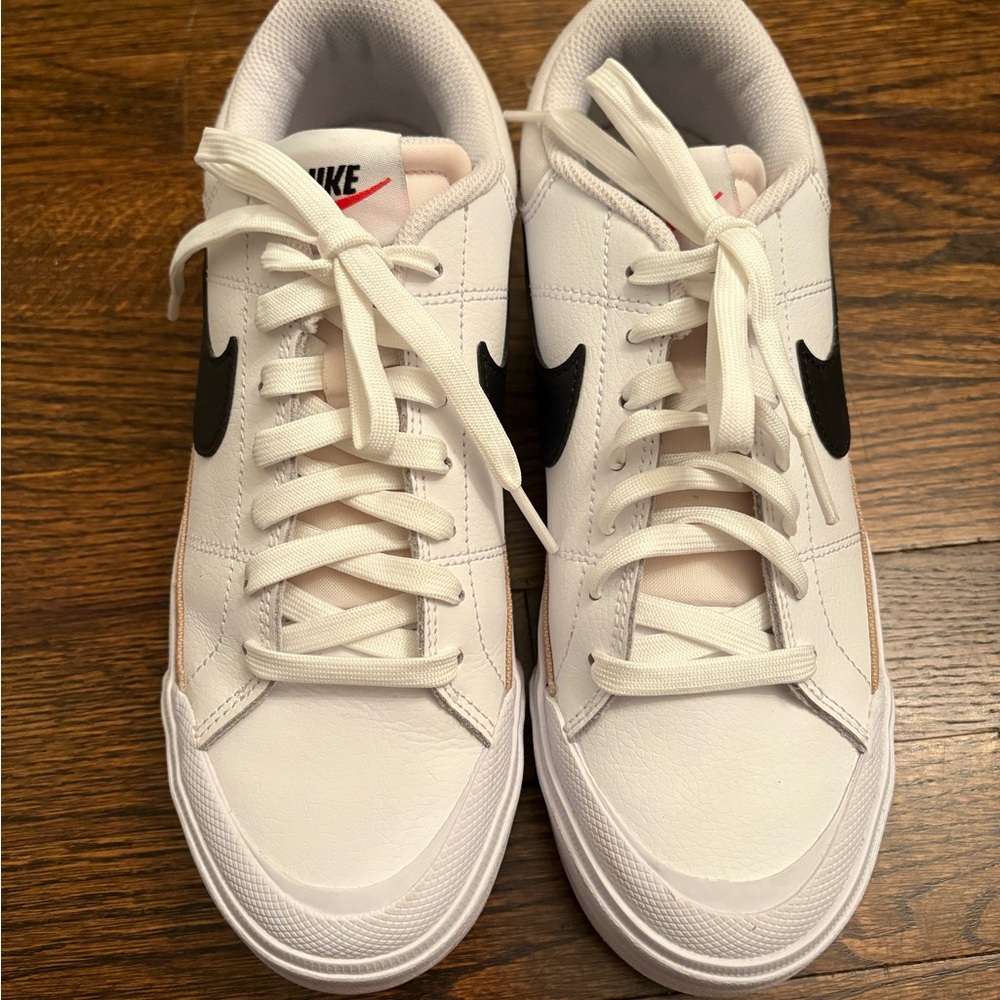 Nike Court Legacy Lift Sneakers